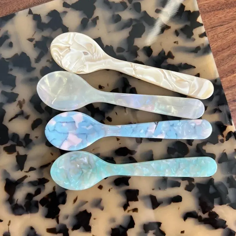 Two piece knife spoon cutlery set