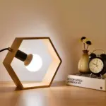 Woodlight stilvolle sechseckige holz tischlampe naturholz led warmweiss stilvolles design xlumina2