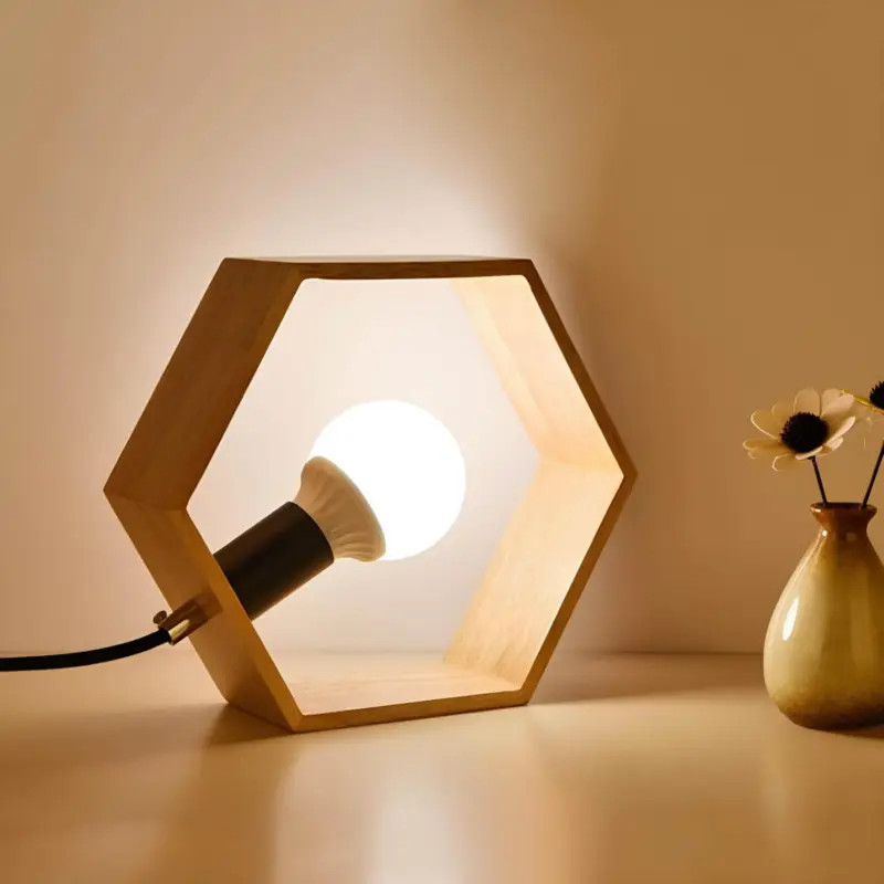 Woodlight stilvolle sechseckige holz tischlampe naturholz led warmweiss stilvolles design xlumina3