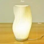 zowjFranse-Cr-mekleurige-Stijl-3d-Bureaulamp-Ins-Internet-Rode-Geplooide-Slaapkamer-Bedlampje-Studie-Coffeeshop-Kaart-Stoel ZowjFranse Cr mekleurige Stijl 3d Bureaulamp Ins Internet Rode Geplooide Slaapkamer Bedlampje Studie Coffeeshop Kaart Stoel